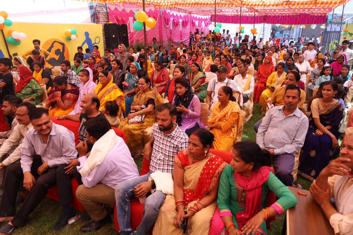 आज अपने लोकसभा के बुराडी में श्री राम DAV स्कूल का उद्घाटन किया..इस दौरान ज़िलाध्यक्ष #पूनम_चौहान जी, मण्डल अध्यक्ष #सुरेश_कैन, युवा मोर्चा प्रदेश अध्यक्ष #सागर_त्यागी, #दीपक_त्यागी सहित काफ़ी संख्या में स्थानीय लोग उपस्थित रहे..

मनोज पाल जी सहित प्रबंधन समिति व सभी छात्रों को