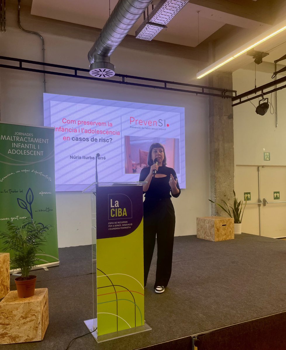 De ple en la segona ponència de la Núria Iturbe. La resposta judicial no pot ser l’única que oferim en casos de risc per a la infància”