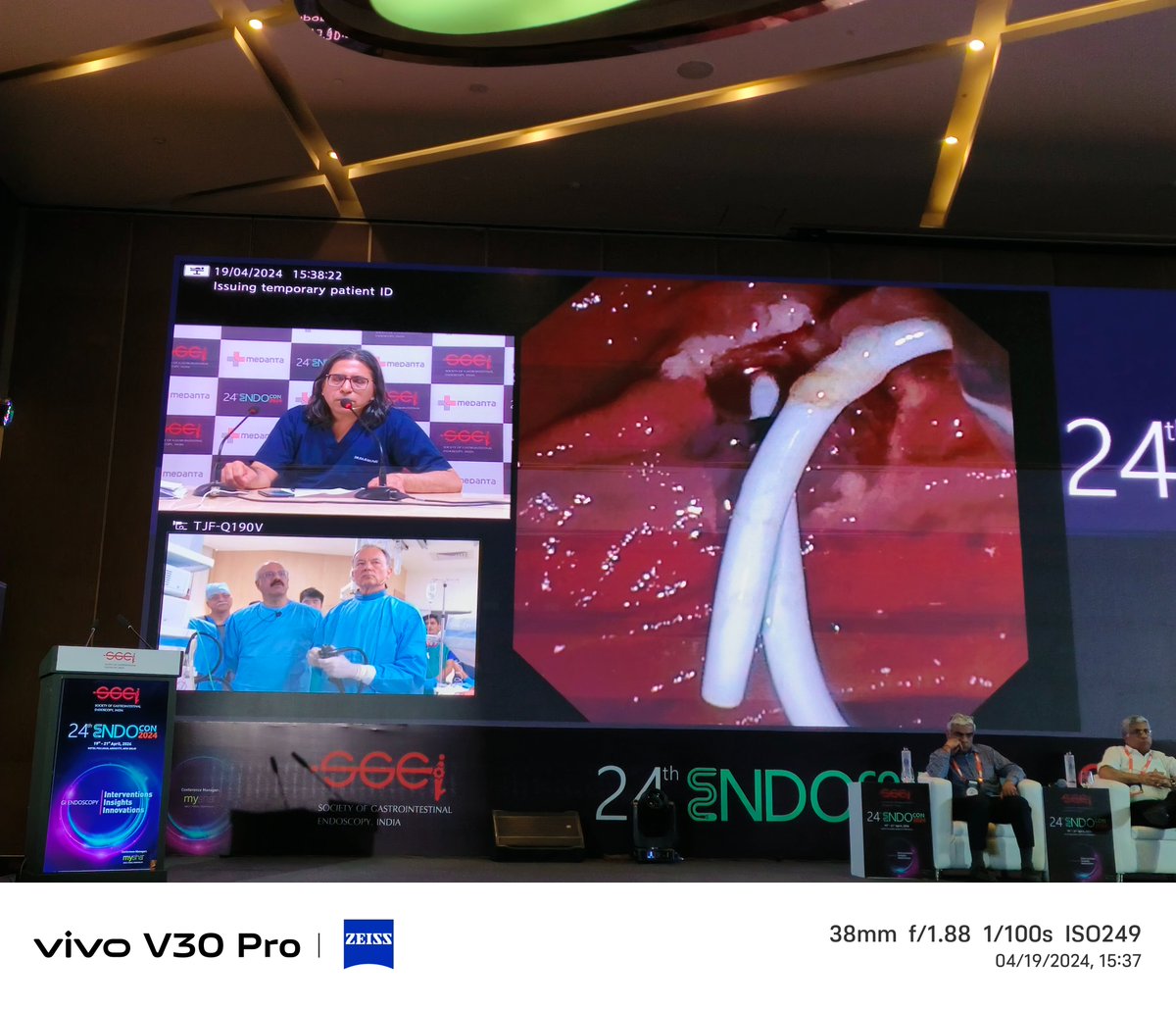 Look who we have performing endoscopic papillectomy... And not even a drop of blood ...😇

Dr. Horst Neuhaus 
Dr. D. N. Reddy 

#ENDOCON2024 @SGEIofficial 
💕😍😌