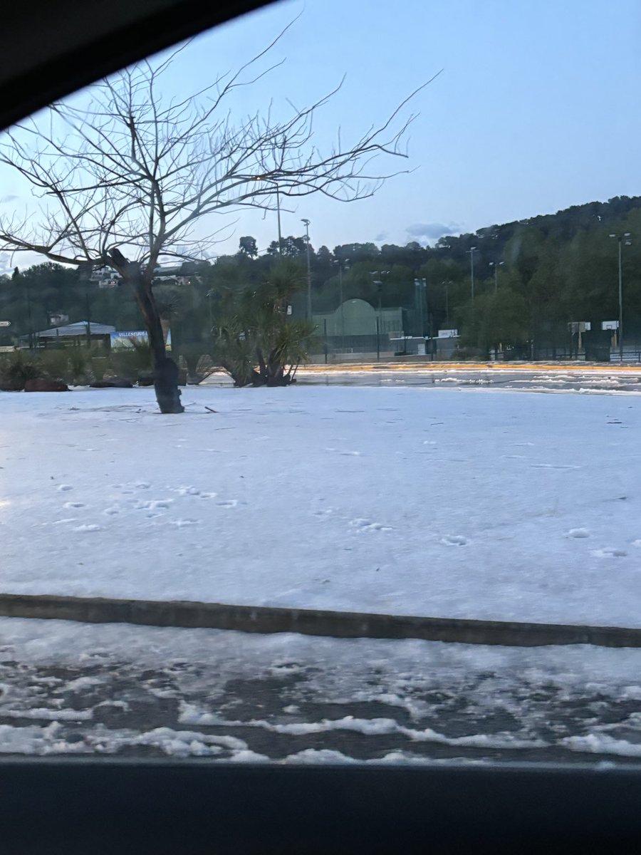 jfchapperon's tweet image. Jeudi soir neige et vendredi matin …