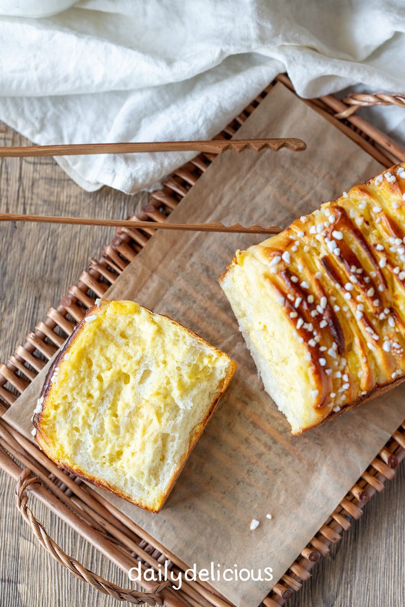 dailydelicious's tweet photo. ขนมปังคัสตาร์ดแบบอบในพิมพ์โลฟ คัสตาร์ดเยอะๆ ถูกใจจริงๆ / Custard cream bread/ カスタードクリームパン  

ขนมปังไส้คัสตาร์ด ที่ไม่ต้องยุ่งยากในการขึ้นรูป แค่ตัด ทาคคัสตาร์ดแล้ววางเรียงลงในพิมพ์โลฟ เท่านั้นเอง เนื้อนุ่มสุดอร่อย มีคัสตาร์ดอยู่ที่อณู
https://t.co/BKfgRVDJIA
#ขนมปัง https://t.co/u4MsHRfQ5l