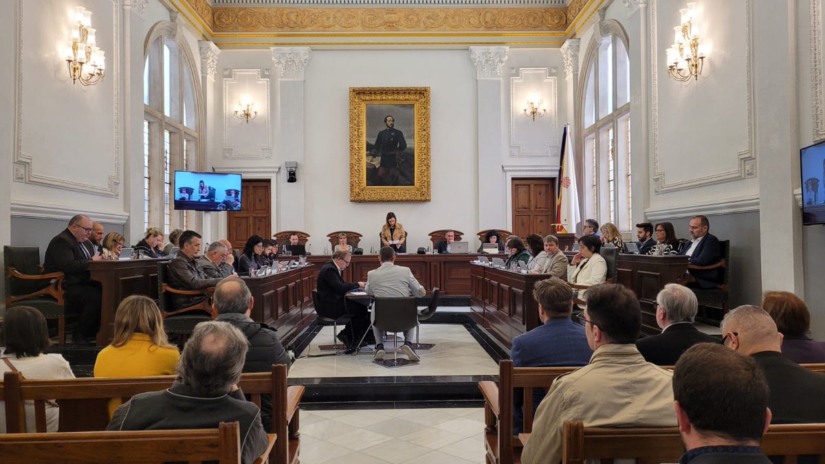 #PleReus L'Ajuntament de Reus concedeix una menició honorífica municipal a Carme Saldaña i Marsal i a la Confraria Jesús de l’Amargura reus.cat/noticia/lajunt…
