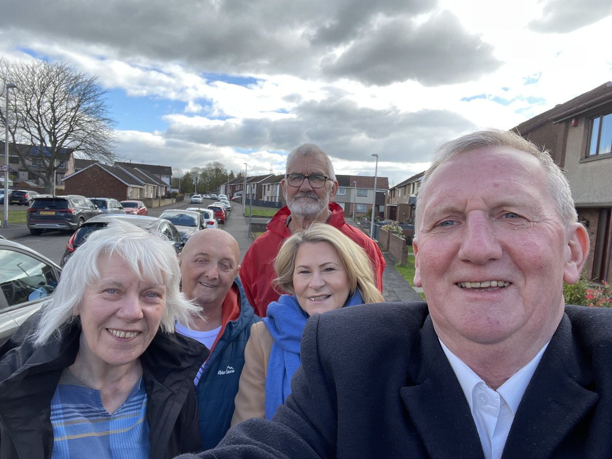 Nice fresh morning campaigning in Crosshill with @jayniebax @pauline4glasgow for @RichardBaker_24 @ScottishLabour Good discussions on the doors and clear people want change