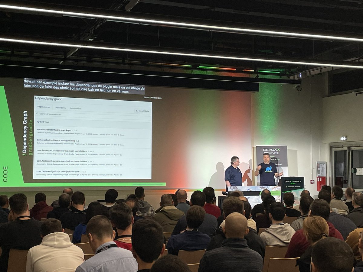 @hboutemy and @ljacomet are sharing their expertise from @ASFMavenProject and @gradle on dependencies management at #devoxxfr