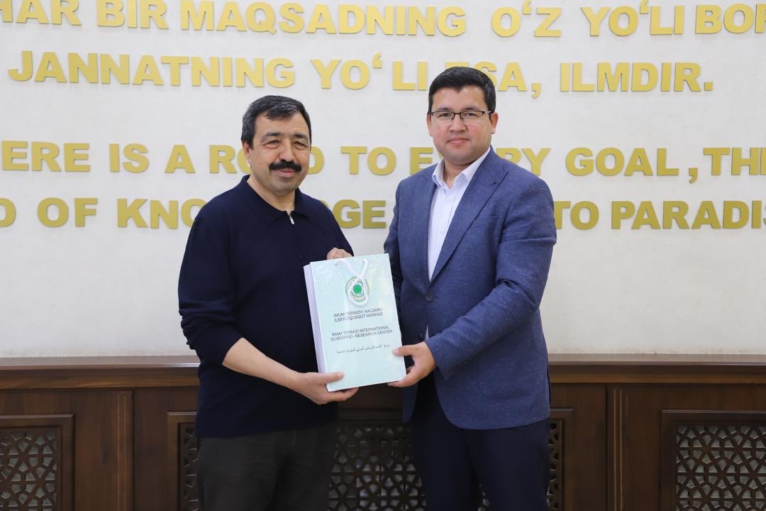 Tirmiz’de Imom Termiziy Xalqaro Ilmıy-Tadqiqot Markazi Müdürü Dr. Muzaffer Janiev ve araştırma ekibi ile bir araya geldik. Üniversitemiz ile birlikte yürütülecek araştırmalar hakkında bir yol haritası belirledik. Kendisine ve ekibine misafirperverlikleri için teşekkür ediyorum.