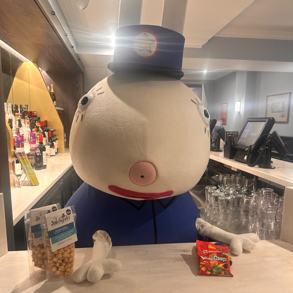 Miss Rabbit had a very fun day last week trying out lots of jobs in our venue, including working at our Box Office, ice cream stand, and selling sweet treats at our bar! 🍦 Don't miss Peppa Pig's Fun Day Out here this weekend ➡️ atgtix.co/3Q7hyKG