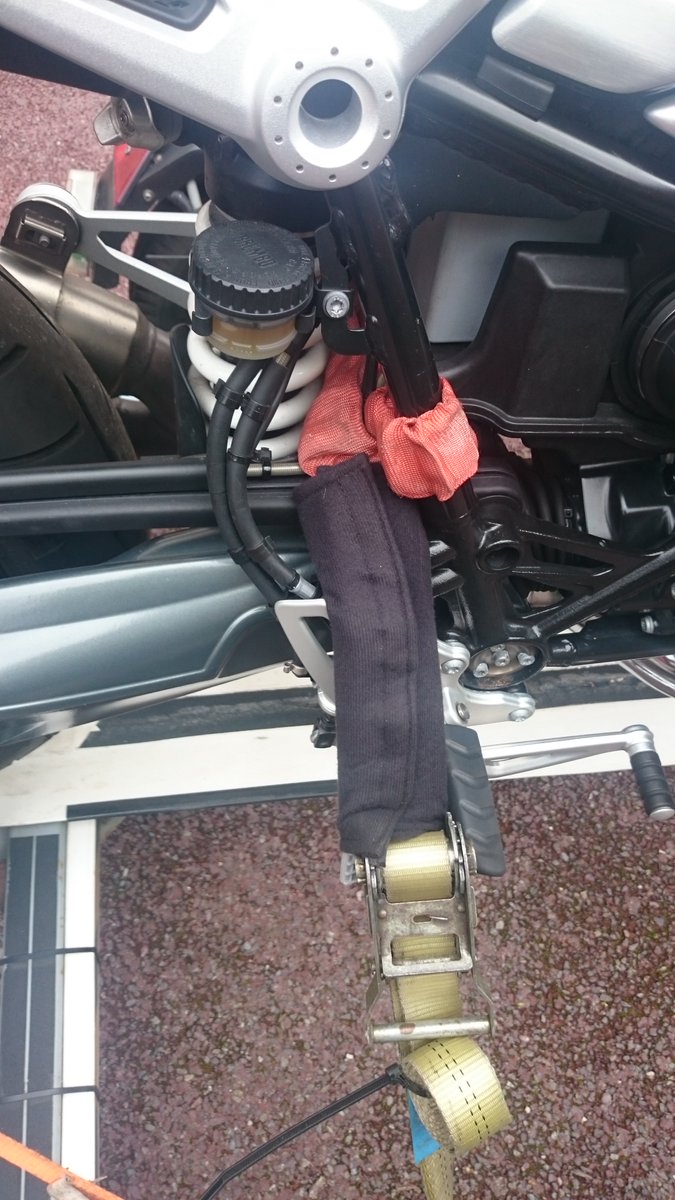 Trailer1one's tweet photo. BMW R9T battery failure, on its journey to Sheldon Motorcycles first time I transported one of these motorcycles due to its rarity, I'm not liking the design short wheel base odd looking rear end panels, an acquired taste? https://t.co/o3ofpdyl6J