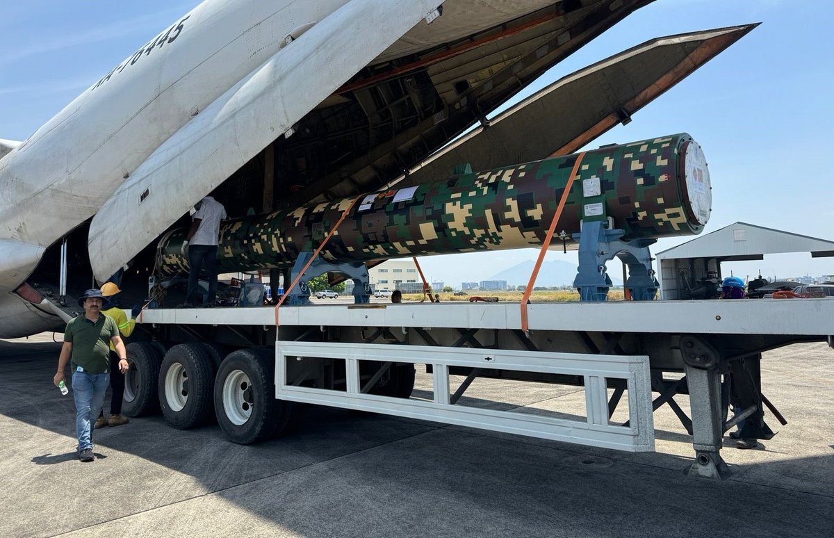 sidhant's tweet image. India deliveries Bhahmos to the Philippines. Pictures: