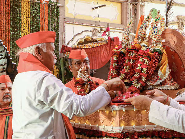 connect__news's tweet photo. BIG NEWS 🚨 RSS Chief Mohan Bhagwat announces that RSS will not celebrate the centenary year of the RSS in 2025. 🔥🔥

Mohan Bhagwat said "RSS is not doing it to boost the ego of the organisation. Our goal is to transform society's.
#LokSabhaElection2024 
#ElectionDay https://t.co/EBFts20KN3