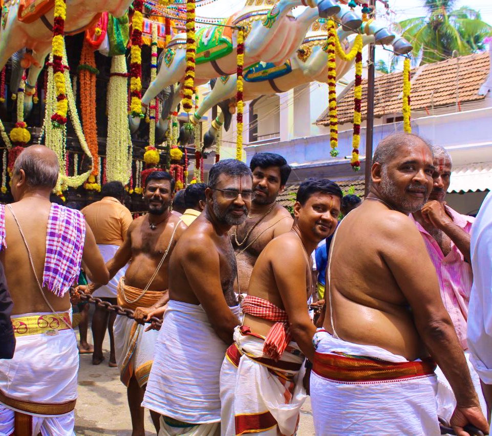 VisitKurungudi's tweet photo. @bettercallragu திருக்குறுங்குடி பிரம்மோத்ஸவம் 2024 நாள் 10 (03-Apr-24) - திருத்தேர் ரதா ரோஹணம்

#thirukkurungudi #brahmotsavam2024 #Day10 #திருக்குறுங்குடி #tirukkurungudi #divyadesam 

🔗 For more do VisitThirukkurungudi - https://t.co/gnlrTGn2M7 https://t.co/4TxlxslyY2