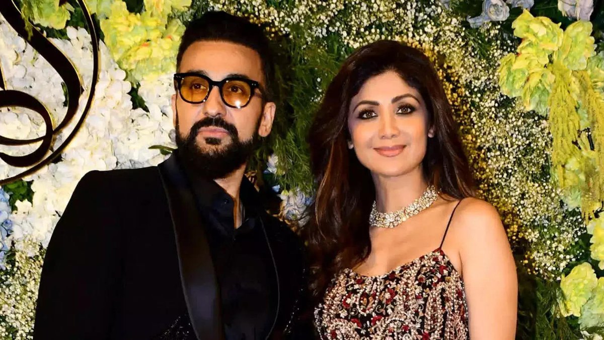 gallinews's tweet image. Actor Shilpa Shetty Aur Husband Raj Kundra Ki Qareeb 98 Crore Ki Property ED Ne Zabt Kiya, Money Laundering Mamla

Read Full News: bit.ly/3vXbkWO

#CorruptionProbe #ED #EDInvestigation #EnforcementDirectorate #FinancialScandal #MoneyLaundering #PropertySeizure