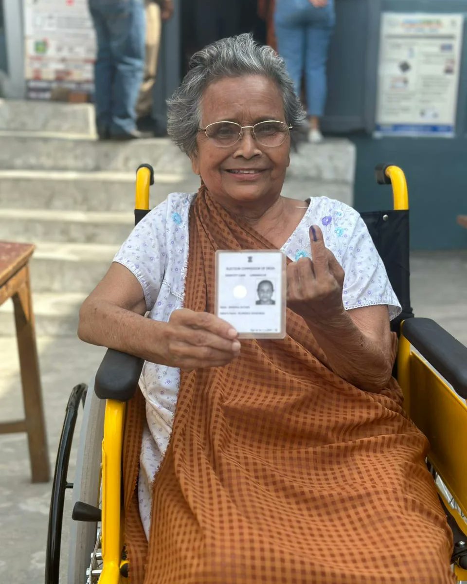 Accessible Lok Sabha through the @ecisveep ensures that persons with disabilities (PWDs) or people who need wheelchair assistance get a chance to vote. Their vote is BIG. @ecisveep #MeghalayaLokSabhaElections2024 #ECI #NoVoterTobeleftBehind #IVote4Sure #GoVote