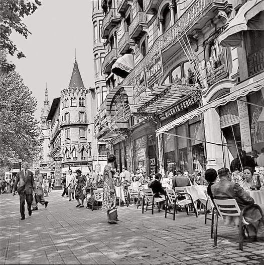 Pucurull's tweet photo. La Plaça de Catalunya de Barcelona fa 70 anys, on ara hi ha El Corte Inglés. https://t.co/D4DqvWAleX