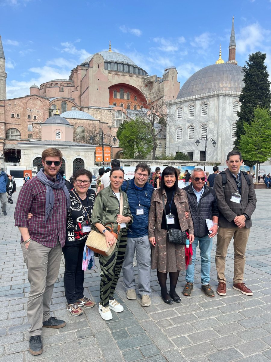 L'Ernest Casaponsa; la Conchi Revuelto; la Neus Martín; el Vicenç Devesa; la Marta Martínez; el Dante de Zabaleta; i el Josep Santos, han assistit com a representants del Sector al 25è Congrés d'ASSEDIL que està tenint lloc aquests dies a Istanbul.