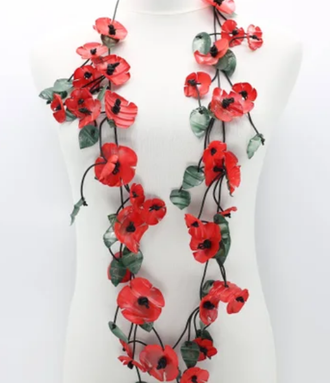 #MemorialDay is fast approaching.  The poppy flower  is used for Military Remembrances. #WW1 The Germans unleashed chlorine gas during the 2nd Battle of Ypres. Soldiers were buried in a sea of poppies.
timestincup.com/poppy-necklace…