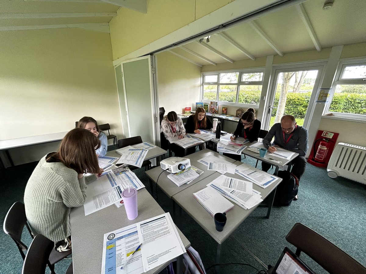 The ITT trainees are now having a go at granular planning…they’re considering the key learning points for a half term of science! #WatertonScience <a href="/WatertonTrust/">Waterton Academy Trust</a>