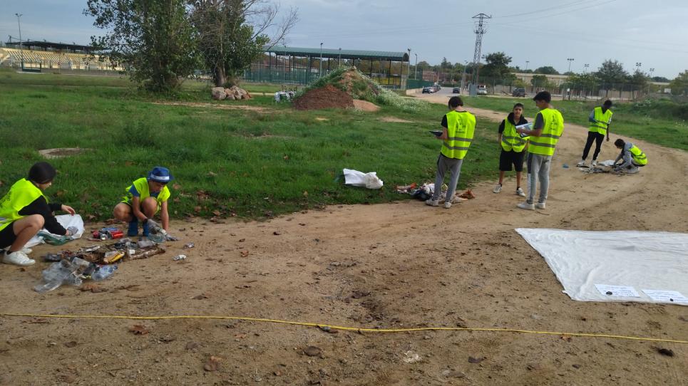 🆕Aquesta primavera 1.250 joves de l’Estat espanyol estudiaran la presència de plàstics als rius amb el projecte Plastic Pirates ➡️udivulga.uvic.cat/noticies/aques…