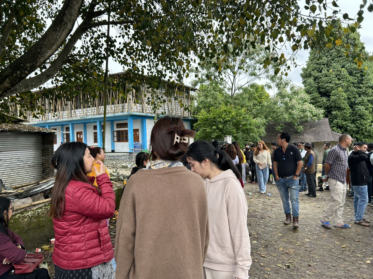 It is 3.44PM and only 450 votes have been cast out of over 1000 voters at Bazar secondary school, Basar Leparada. Began with EVM glitch at the outset. People have been waiting over 6 hrs in line. @ceoarunachal No wonder citizens are reluctant to exercise their adult franchise!
