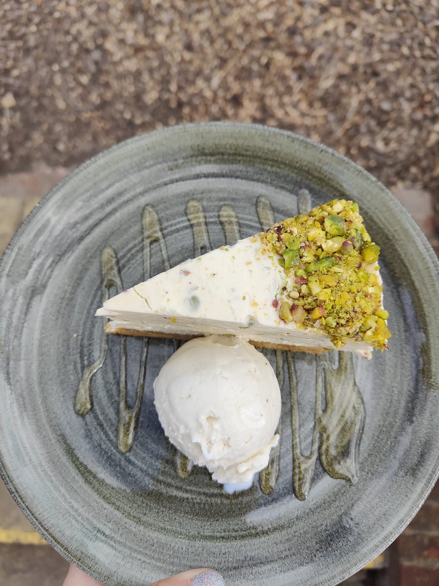 A sweet treat for your Friday? 

Our Pistachio & Honey cheesecake is waiting for you 🤤

#SweetTreat #Pudding #Dessert #YoungsChefs #YoungsPubs #Food #Foodie #BasingstokeFoodie #BasingstokeBlogger #HampshireBlogger #HampshireFoodie