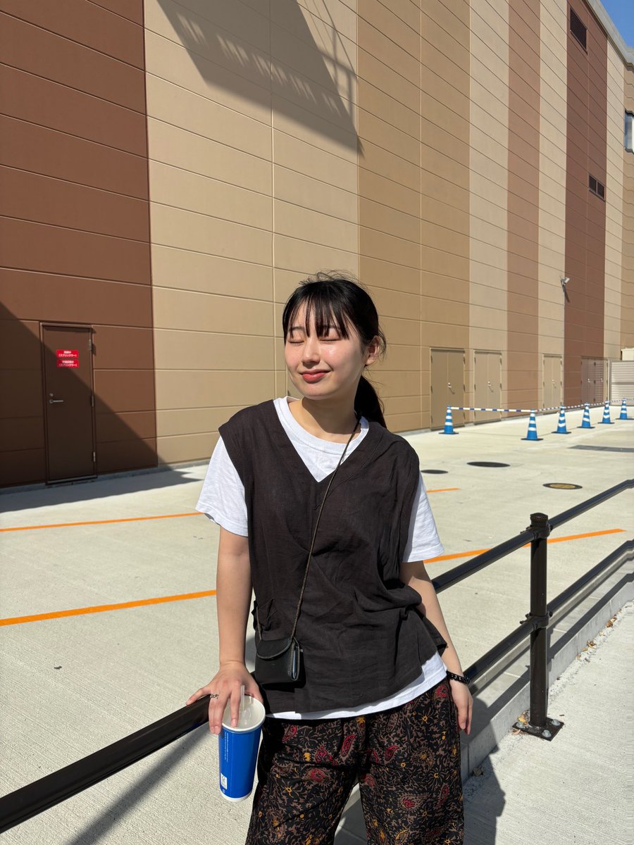 Kasamatsu327's tweet photo. 暑すぎるぅう❤️‍🔥❤️‍🔥❤️‍🔥
真夏みたいな格好で出掛けました、笑

4月入ってから毎日半袖っ🥰
天気良いってサイコー！！！

#眩しすぎる時は目を瞑る必殺技
#半袖解禁 https://t.co/7L7fLXYmfy