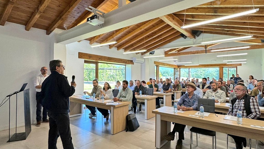 #JornadaHigo | Jesús Collado (@ecoficus) ha destacado la importancia de que, durante el cultivo, el #higo no toque el suelo, ya que, 'sanitariamente es mucho mejor y ayuda a hacer frente a la falta de mano de obra que sufre el sector'.