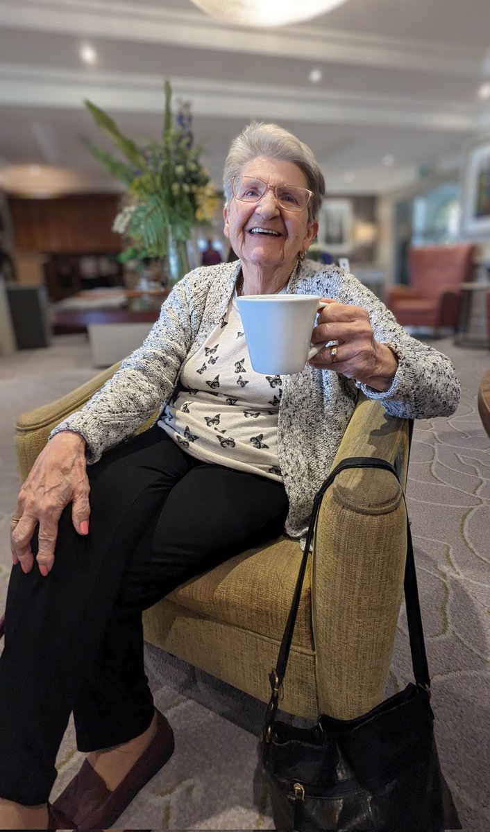 Jean enjoying her favorite cup of @YorkshireTea while listening to this morning's entertainment. ☕🪕🎶💜 @AnchorLaterLife #fridaymorning