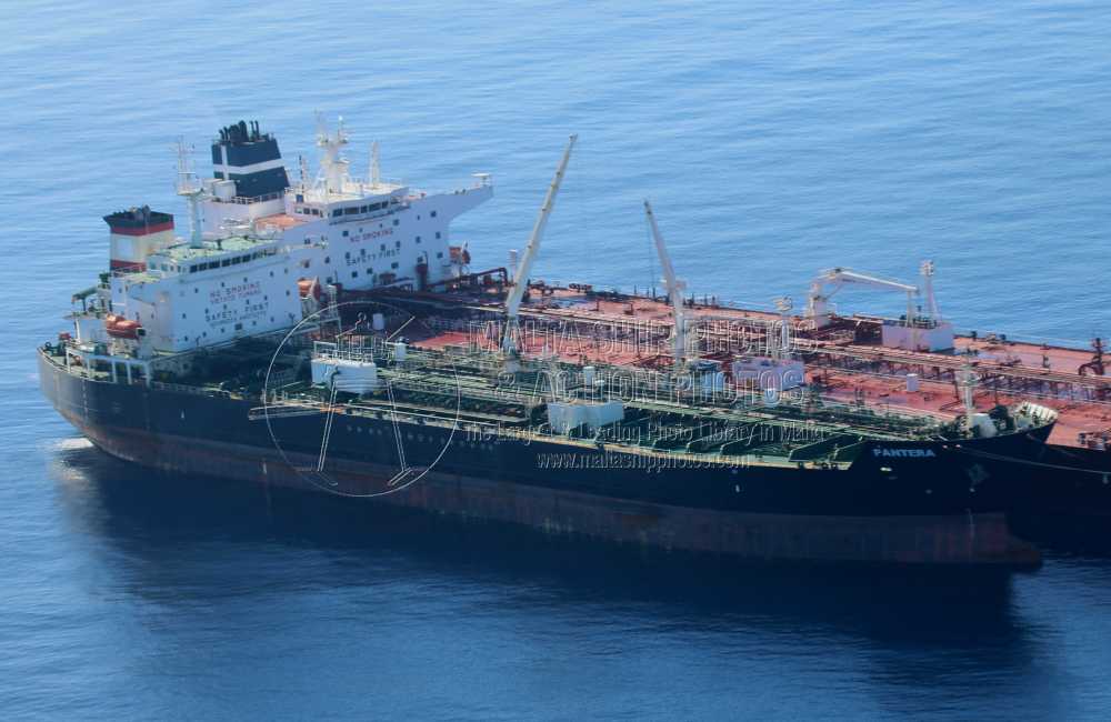 Shipguru's tweet photo. #Indian #chemicaltanker #PANTERA #alongside #Greek #crudeoiltanker #STEMINTSA during #shiptoship (#sts) operation #offshoremalta - 15.03.2024 - https://t.co/nfgboxc3g3 - NO PHOTOS can be used or manipulated without our permission https://t.co/wekh3moend