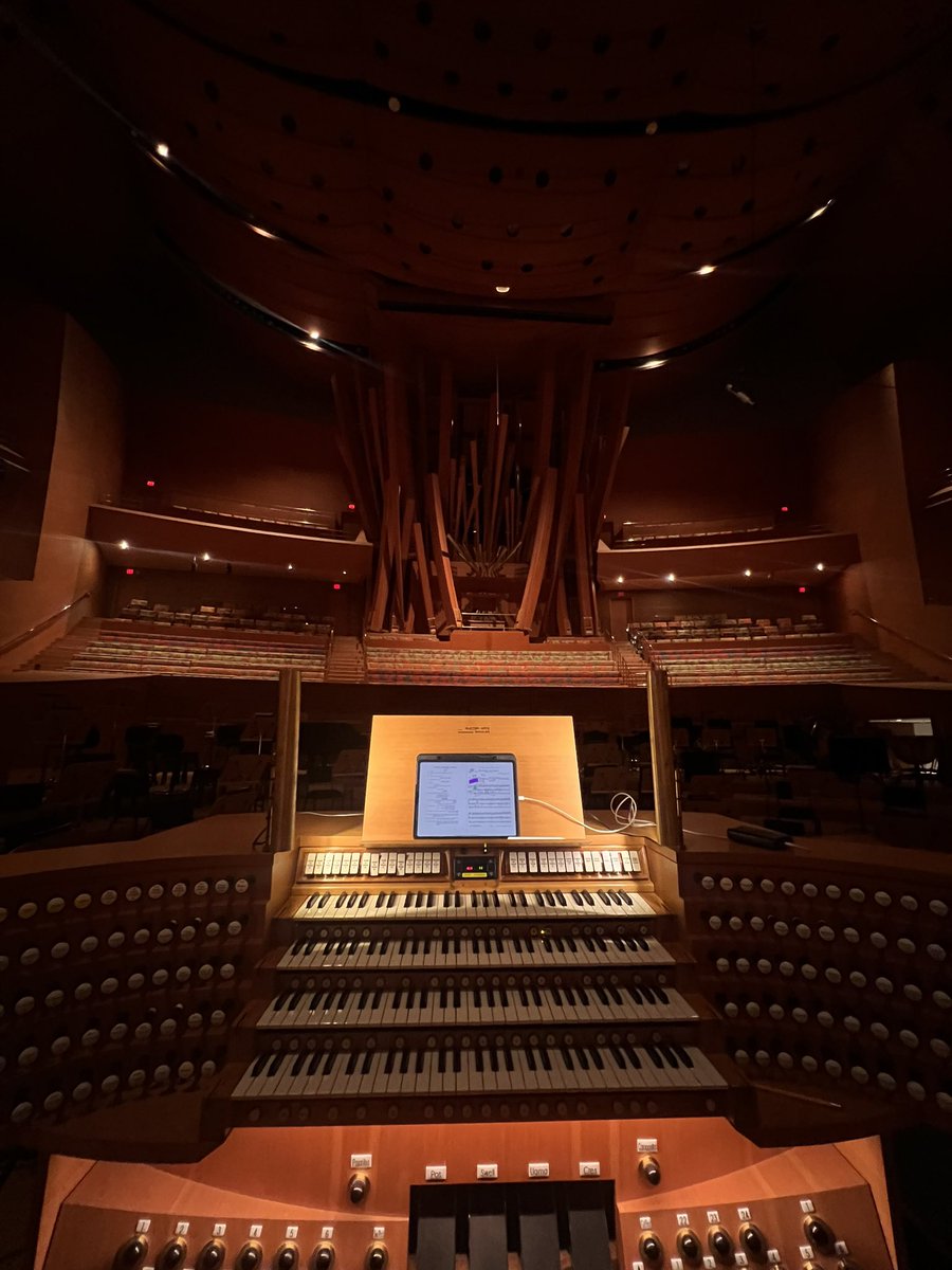 3am in Disney Hall, meeting the organ for the first time. She’s known as Hurricane Mama 😍 This is incredibly exciting….!!! laphil.com/events/perform…
