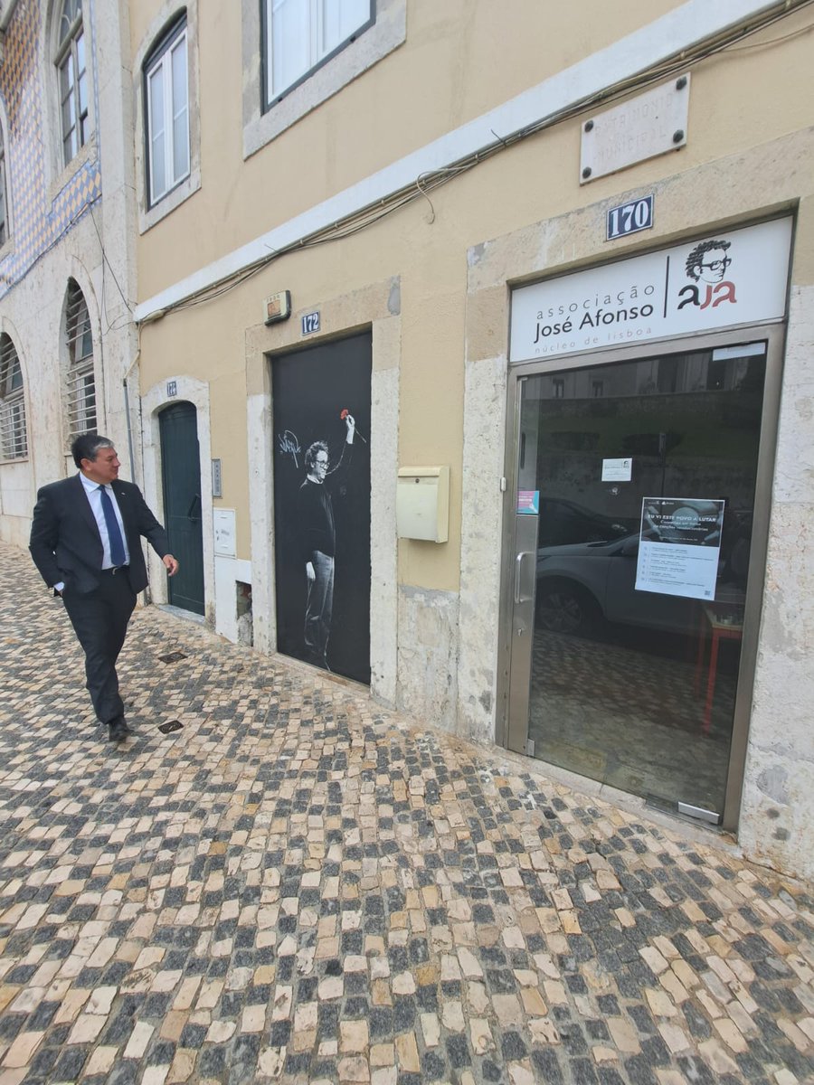 juliodvh's tweet photo. Estamos cerca del 25 de abril y Portugal se prepara para conmemorar #50años #Democracia #Liberdad #PortugalCelebra #NosotrosTambien #ParaguayEnPortugal🇵🇾🇵🇹 https://t.co/B41dzVwFZJ