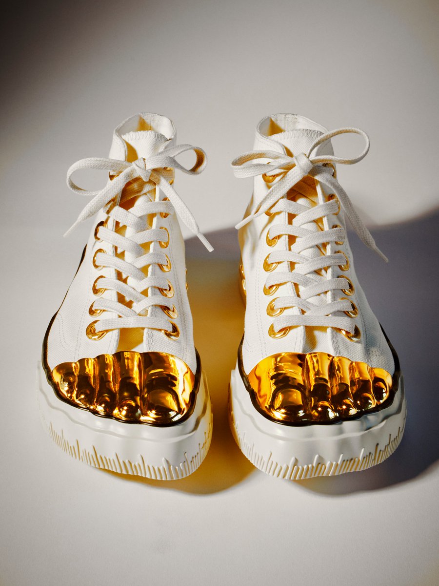 Schiaparelli's tweet photo. #SCHIAPARELLI GOLD TOE TRAINERS BY #DANIELROSEBERRY

https://t.co/jdNi3irVwo
21 Place Vendôme, Paris
@Harrods, London
@Bergdorfs, New York
@neimanmarcus, Dallas and Los Angeles. https://t.co/acR0hr4NCi