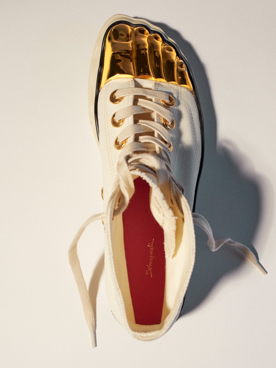 Schiaparelli's tweet photo. #SCHIAPARELLI GOLD TOE TRAINERS BY #DANIELROSEBERRY

https://t.co/jdNi3irVwo
21 Place Vendôme, Paris
@Harrods, London
@Bergdorfs, New York
@neimanmarcus, Dallas and Los Angeles. https://t.co/acR0hr4NCi
