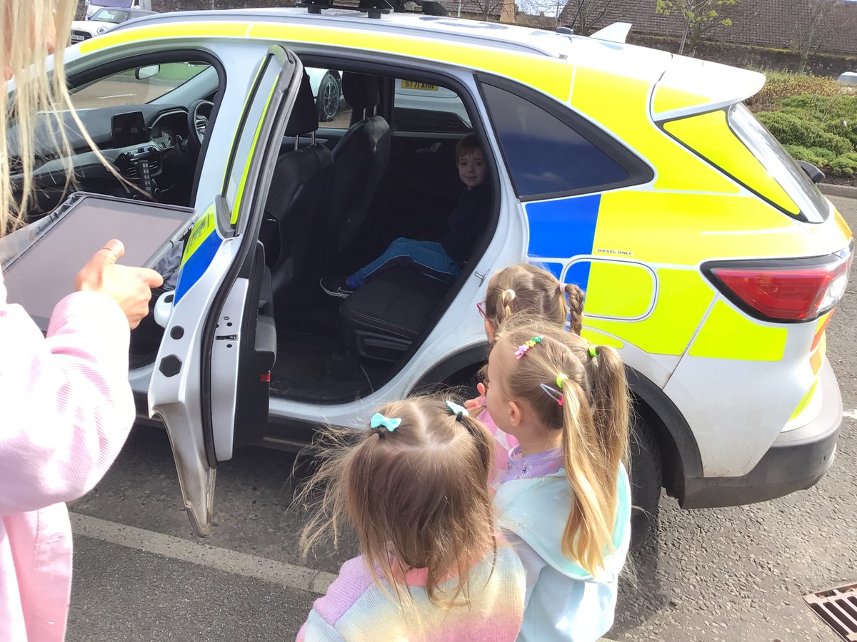 We had visitors to nursery today. The Police Officers even let us go in their car and switch on the lights 🚓 🚔👮👮‍♂️🚨
#policescotland #communitylinks #peoplewhohelpus #earlyyears