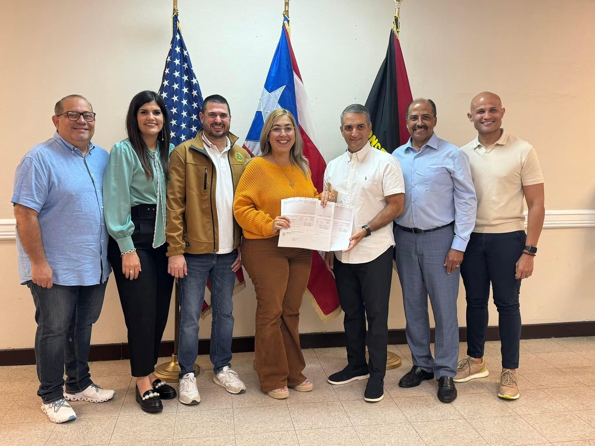 19 ABR 2024- Ayer los Leones de Ponce Beisbol recibieron varios donativos de parte de la Cámara de Representantes, el Municipio de Ponce y del Senado de Puerto Rico.