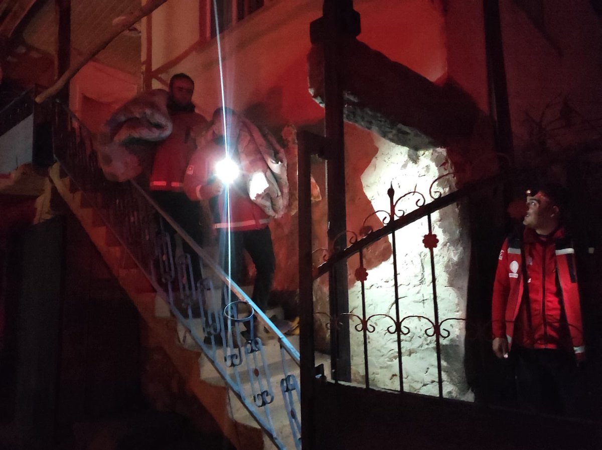 Tokat Sulusaray’da meydana gelen depremde Tokat MEB AKUB  ve Yozgat MEB AKUB ekibimiz depremin ilk anından itibaren olay yerine intikal etmiş vatandaşlarımızın tahliye edilmesinde yardımcı olmuşlardır

<a href="/tcmeb/">Millî Eğitim Bakanlığı</a> <a href="/Yusuf__Tekin/">Yusuf Tekin</a> <a href="/meb_dhgm/">Destek Hizmetleri Genel Müdürlüğü</a>
<a href="/omurfatih/">Ömür Fatih Karakullukçu</a> <a href="/mebisgb/">İşyeri Sağlık ve Güvenlik Birimi Daire Başkanlığı</a>
<a href="/ozkan_meb/">Özkan AVCI</a> <a href="/MetinTayarer/">Metin TAYARER🇹🇷🇹🇷🇹🇷</a>