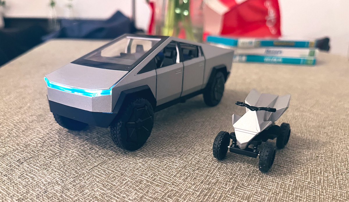 Happy Friday!  

Finally got myself a Tesla! 

Can confirm the Cybertruck’s tonnage pulling capacity is impressive.

#evmarket #automotive #electricvehicles @elonmusk