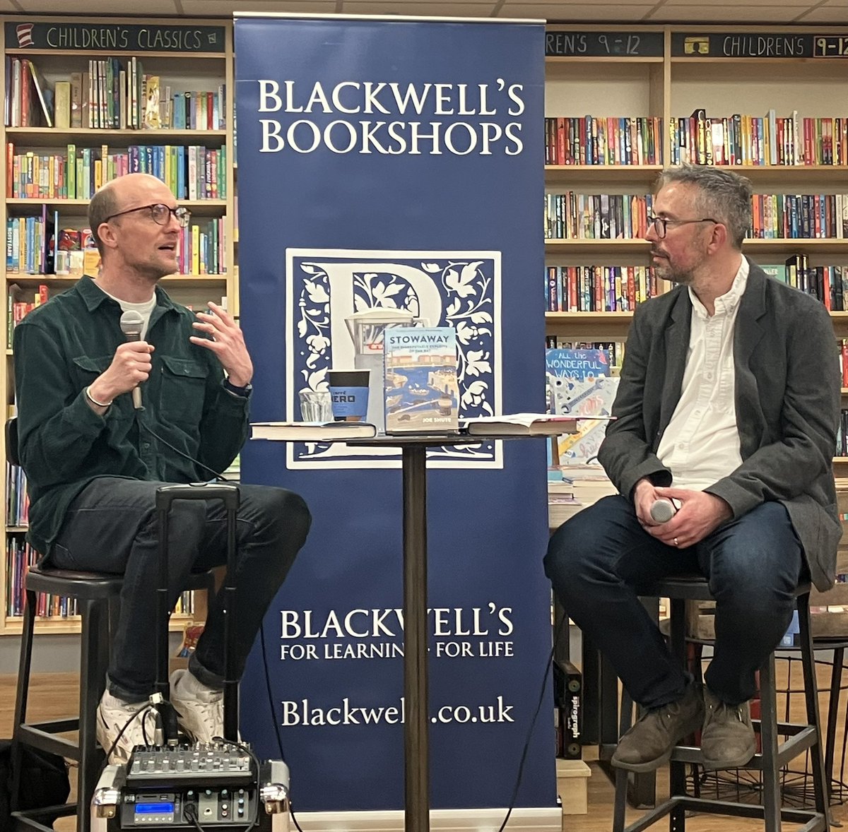 @JoeShute in conversation with @DrDavidCooper discussing his new book STOWAWAY about rats @BlackwellsMcr — check it out!