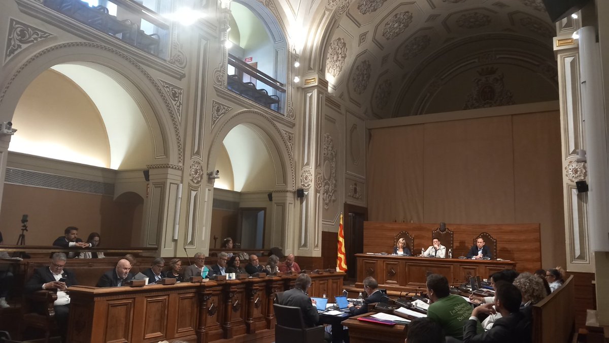 Gio Gonzales (@gonzas_g) on Twitter photo Aprovada la moció presentada per <a href="/EnComuPodemTGN/">En Comú Podem Tarragona</a> perquè l'<a href="/TGNAjuntament/">Ajuntament de Tarragona</a> demani el manteniment de les quatre línies de 1r ESO a l'INS Tarragona, reivindicació de les famílies de les escoles Pràctiques i Pax afectades per la supressió d'una línia. #pleTGN
Informa <a href="/tarragonaradio/">Tarragona Ràdio 🟣</a> Aprovada la moció presentada per <a href="/EnComuPodemTGN/">En Comú Podem Tarragona</a> perquè l'<a href="/TGNAjuntament/">Ajuntament de Tarragona</a> demani el manteniment de les quatre línies de 1r ESO a l'INS Tarragona, reivindicació de les famílies de les escoles Pràctiques i Pax afectades per la supressió d'una línia. #pleTGN
Informa <a href="/tarragonaradio/">Tarragona Ràdio 🟣</a>