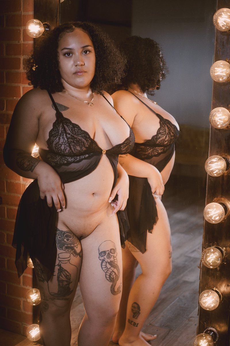 hiddengii's tweet photo. Just Some Mirror Play https://t.co/wgzNMhbjBJ