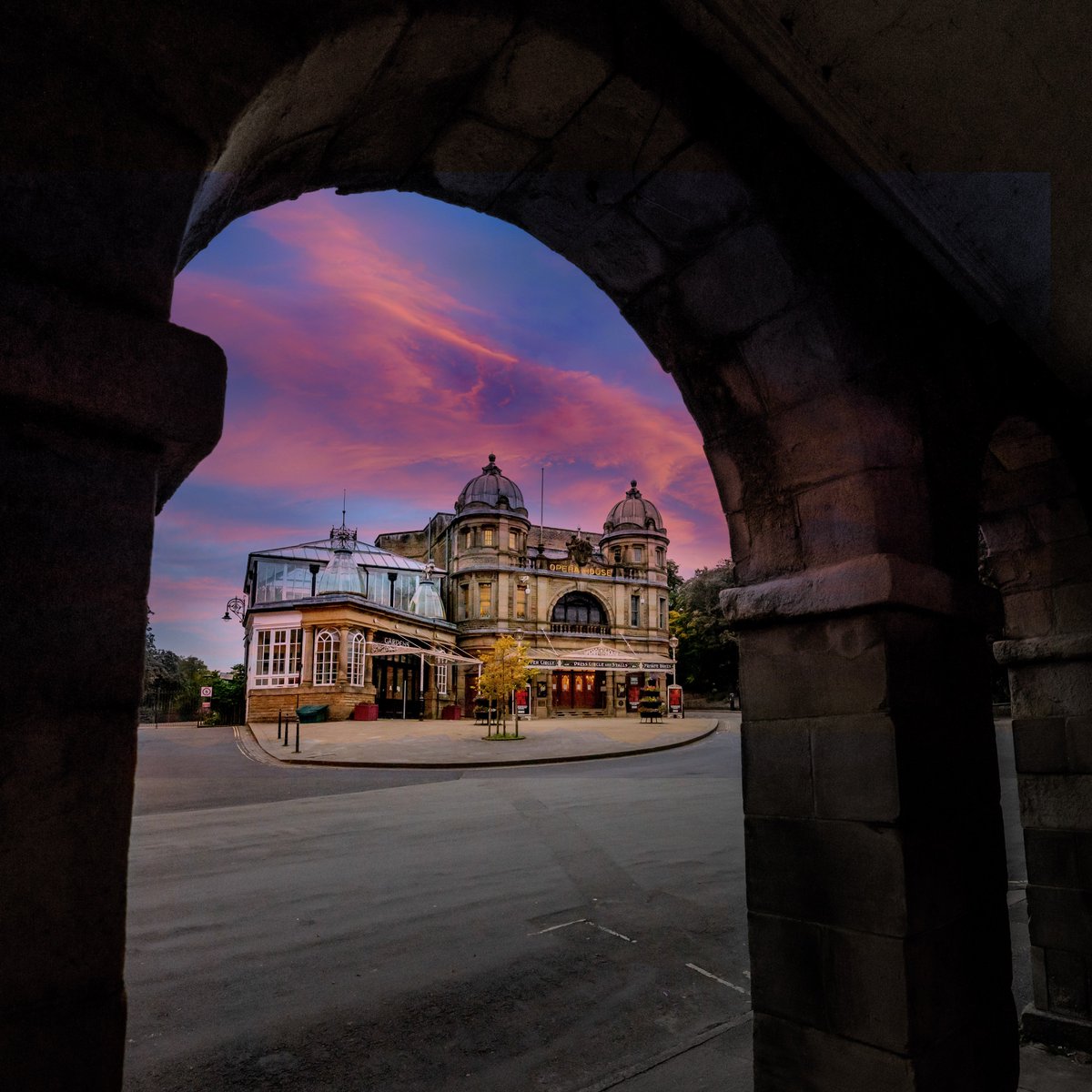 𝐖𝐄'𝐑𝐄 𝐇𝐈𝐑𝐈𝐍𝐆! We are on the lookout for a Head of Production, Senior Technician, Technician and Volunteer Administrator to join our team! 🎭 Find out more → bit.ly/job-vacancy-BOH 📸 Ian Pickering #buxtonoperahouse #theatre #artsjobs #vacancy #jobadvertisement