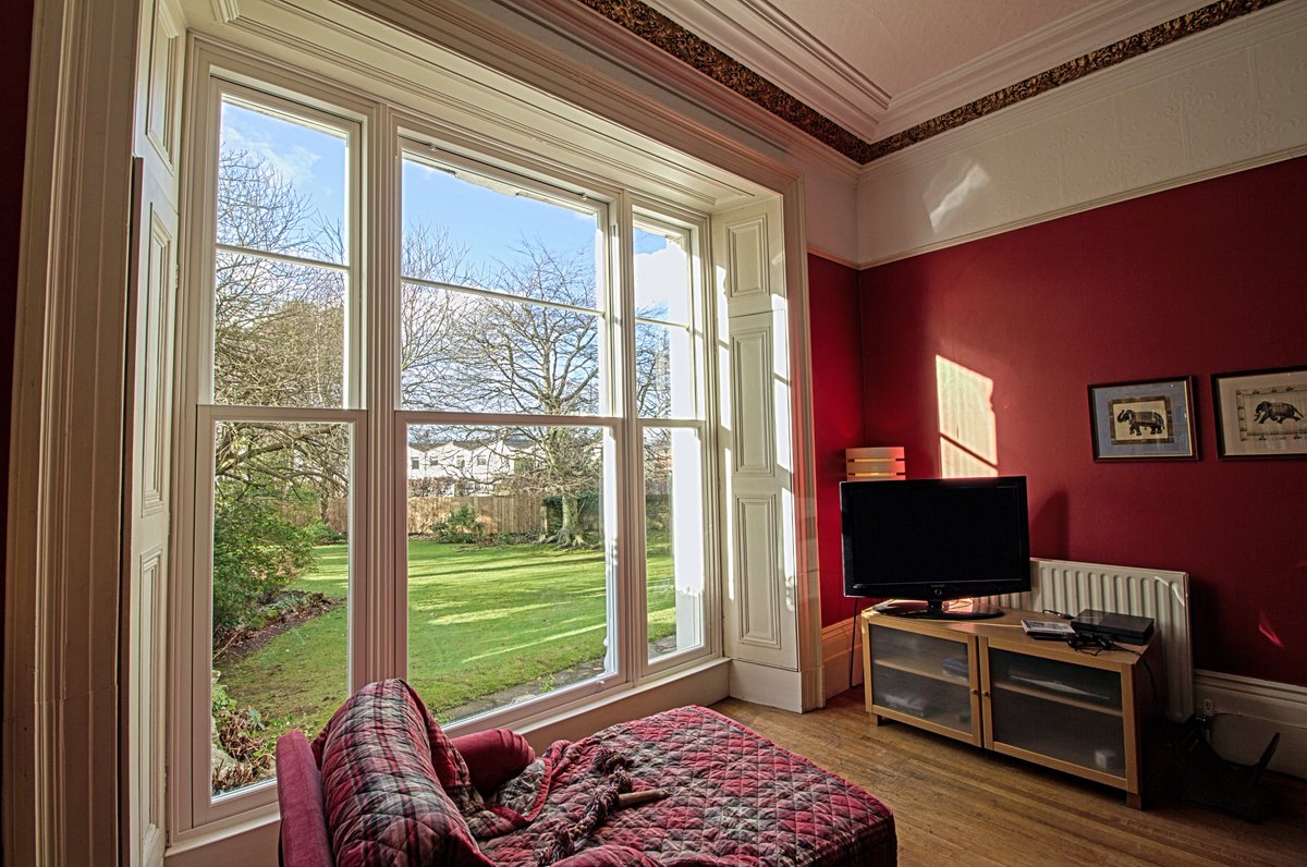 A lookback to one of our favourite sash window installations.

johnknightglass.co.uk/case-studies/s…