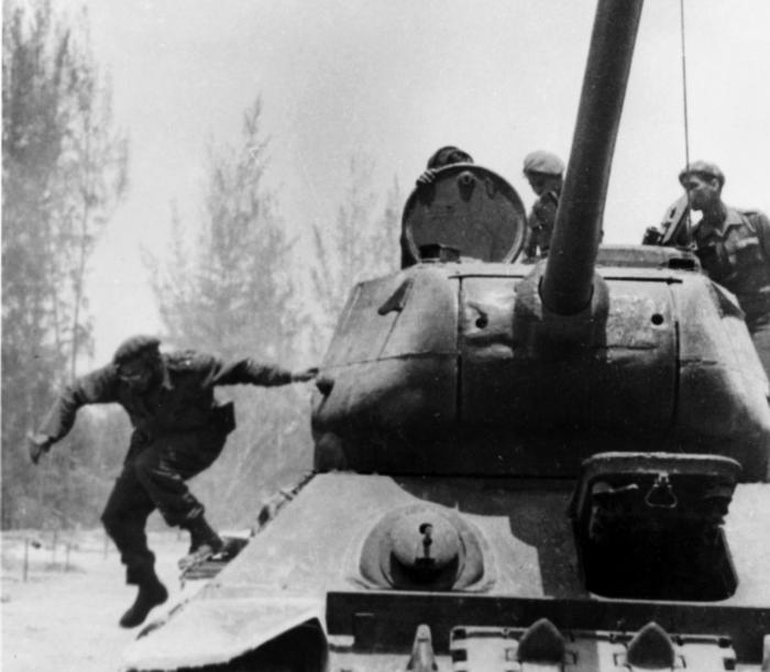 #FidelPorSiempre: “La importancia de Girón no está en la magnitud de la batalla, de los combatientes, de los hechos heroicos que allí tuvieron lugar; ¡la gran trascendencia histórica de Girón no es lo que ocurrió, sino lo que no ocurrió gracias a Girón!”