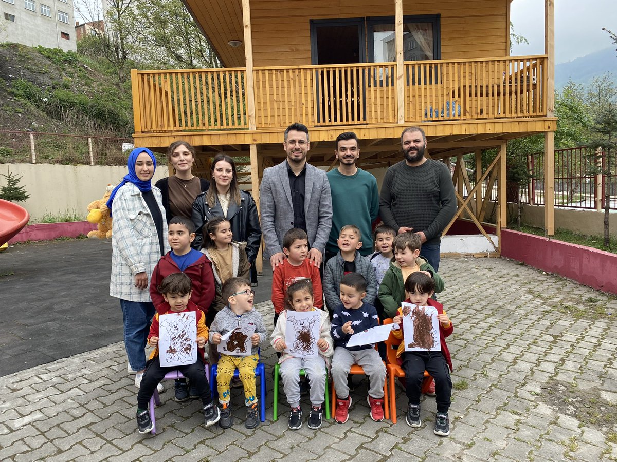 KumruSehit's tweet photo. Yunus Emre Özel Eğitim Uygulama Merkezi anasınıfı öğrencileri,öğretmenleri ve Okul Müdür Yardımcısı Sefa Nuri AZAR “Masal Evi”ni ziyaret ettiler.Öğretmenlerimize ve öğrencilerimize bu güzel ziyaretlerinden dolayı teşekkür ederiz. https://t.co/1O2wTV16uB