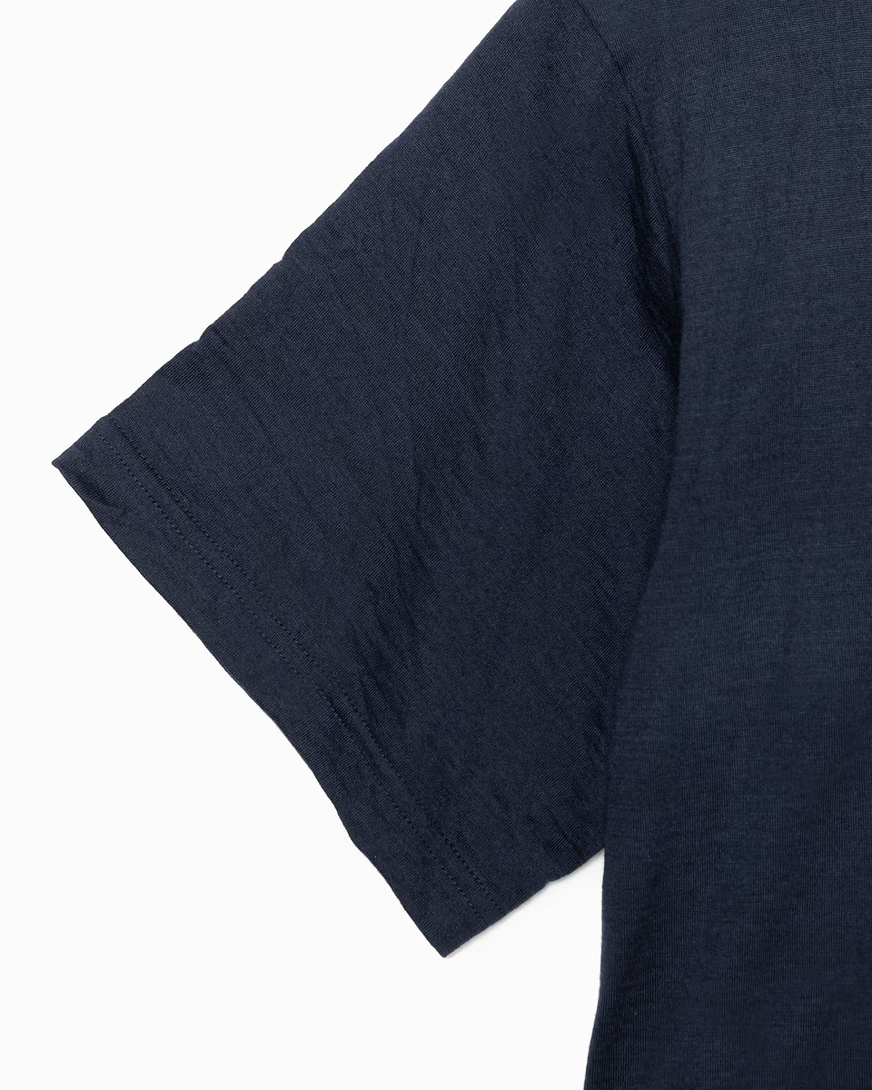 シンプルなトップスこそ素材にこだわりたい。そんな大人の願いを叶える「ボーディ」のカシミヤTシャツは、上品な面構えとしなやかさを兼ね備えたジャージ生地。タイムレスな一着をワードローブに加えてみて。 fashionsnap.store/products/bodhi…