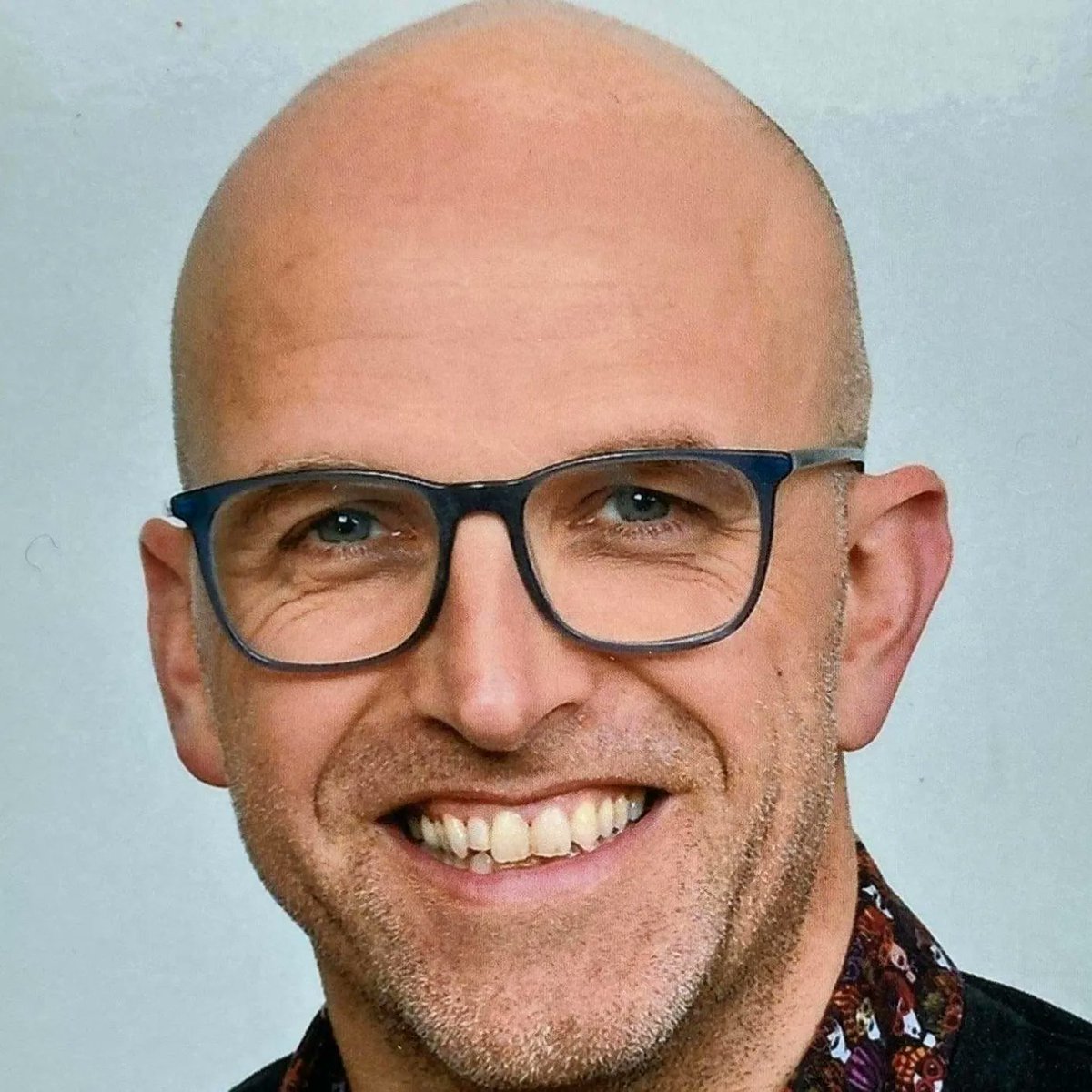 filosofiecafe's tweet photo. Twijfel je of de komende lezing van 24 april iets voor jou is? Luister dan rond 17.30 uur naar @radioZO34. Dan is @durkpiet te horen. Hij zal een voorproefje geven over komende lezing van Wouter Kusters. 
Wel al enthousiast, maar nog geen kaartje? Kijk op: https://t.co/tON1UGLH87 https://t.co/Iv9rPpG8BJ
