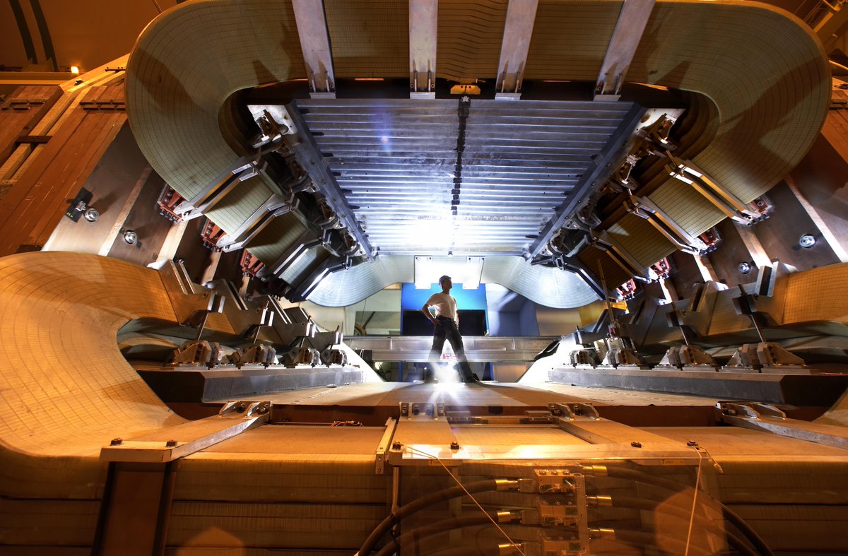 This #PhotoOfTheWeek 📸 is of @LHCbExperiment, taken in 2008 during preparations for the 3rd run of the Large Hadron Collider @CERN. LHCb investigates why there is so much more matter than antimatter in the #universe by studying b-hadrons, which contain beauty/bottom quarks. 🔍