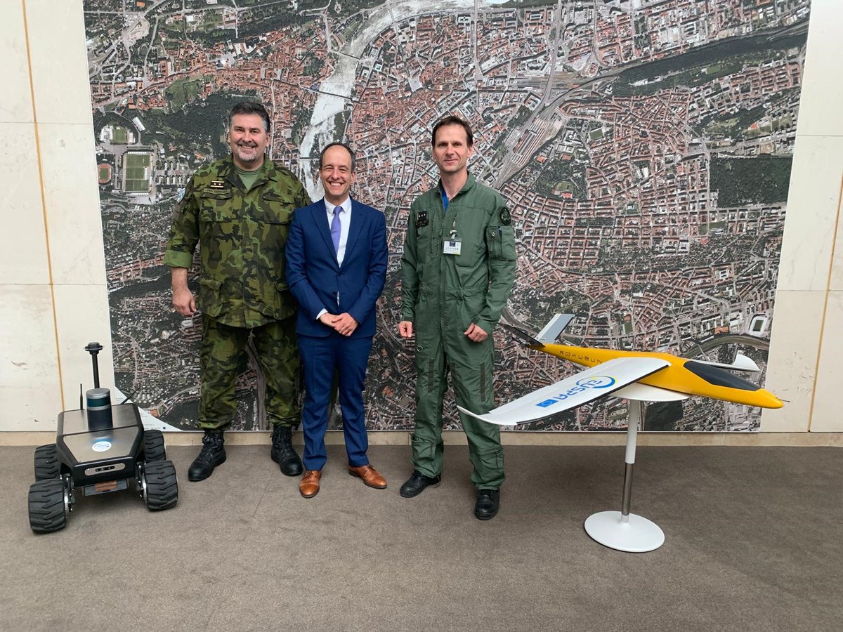 Timely exchange with the 🇨🇿 Air Force Major General Petr Čepelka on the EU Space Programme, its security aspects and EUSPA's role there. #EUSpace is indispensable for the EU's and its Member States' resilience and strategic autonomy. Děkujeme za návstěvu!