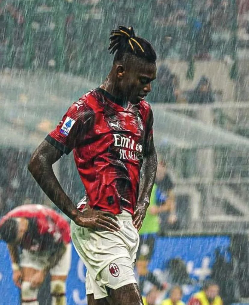 LafaelReao's tweet photo. Nella partita più brutta di sempre:
Fa espellere 1 avversario al 30'
Completa 5 dribbling su 7 tentati
4 passaggi chiave
1 Assist

Perdonaci perchè parliamo tanto per dare aria alla bocca.
Spero di poterti apprezzare ancora ma con un altro allenatore.

Per sempre grato Rafa ❤️ https://t.co/jk6BqP5sYG