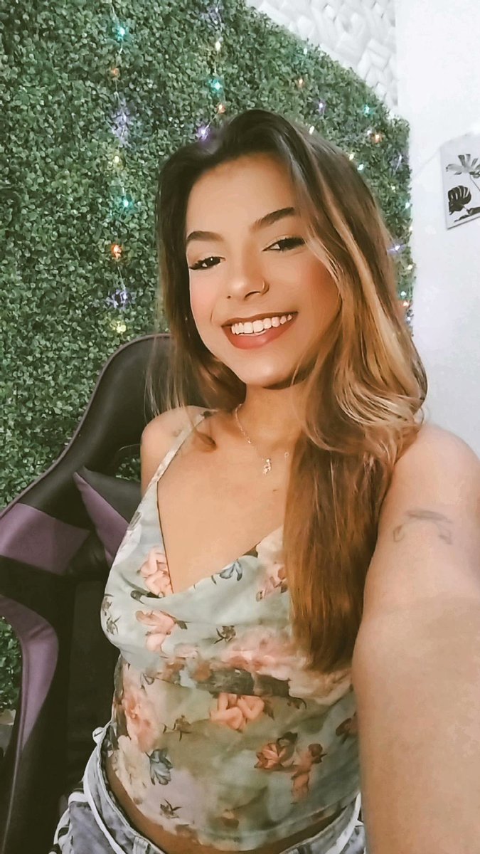 BuzzCastAPP's tweet photo. Her smile always heals 😊💖
✨She is K4ROL
⚡🆔: 12811867
#buzzcast #streamer #steamerin #livestreaming #livestream #streamer #streaming #livestreamers #livestreamersbelike #photoshoot #shooting #newstreamer #livestreaming #selfile #streamerespañol #streamergirl #liveapp https://t.co/HPBhSKHEEA