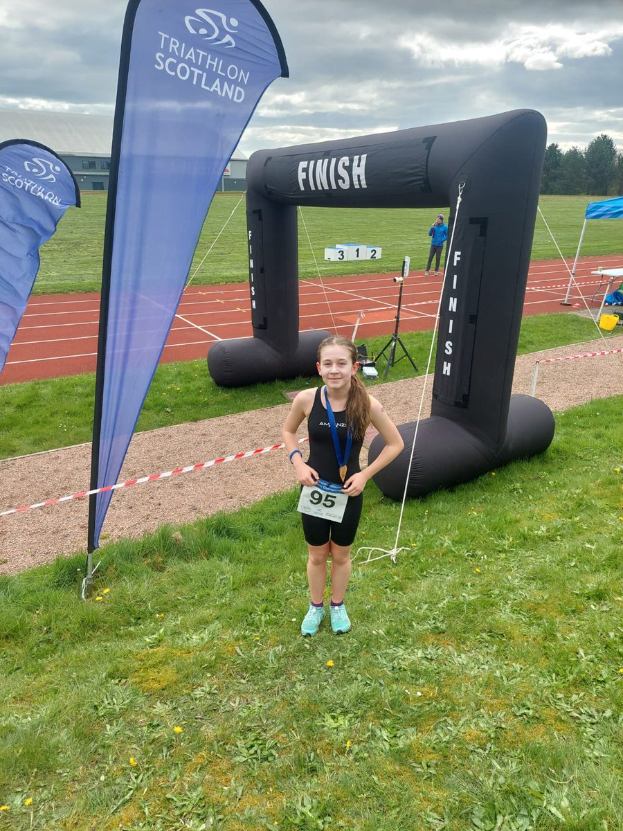 Nuala finishing 40th out of 114 today with a PB from last year 15 mins 25 secs. Well done we are all proud of you! @_stcolumba @scottishtri