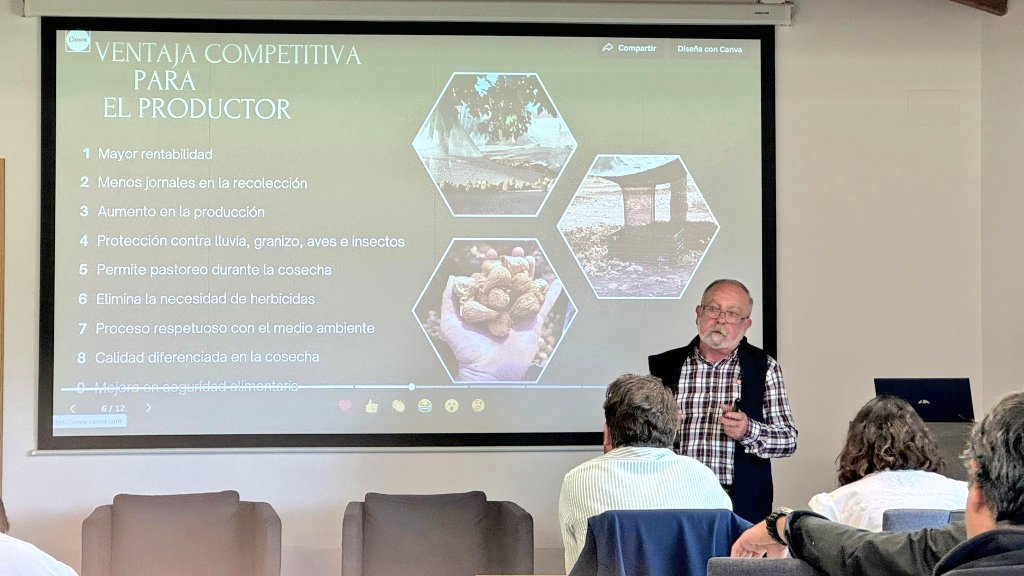 @ecoficus #JornadaHigo | Manuel Herrera (#Wlagro) ha señalado que, 'el registro en la #OEPM crea una nueva familia de patentes para el sector del #higo seco, protegiendo la inversión de los productores y evitando conflictos de propiedad intelectual'.